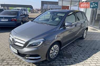 Хэтчбек Mercedes-Benz B-Class 2017 в 