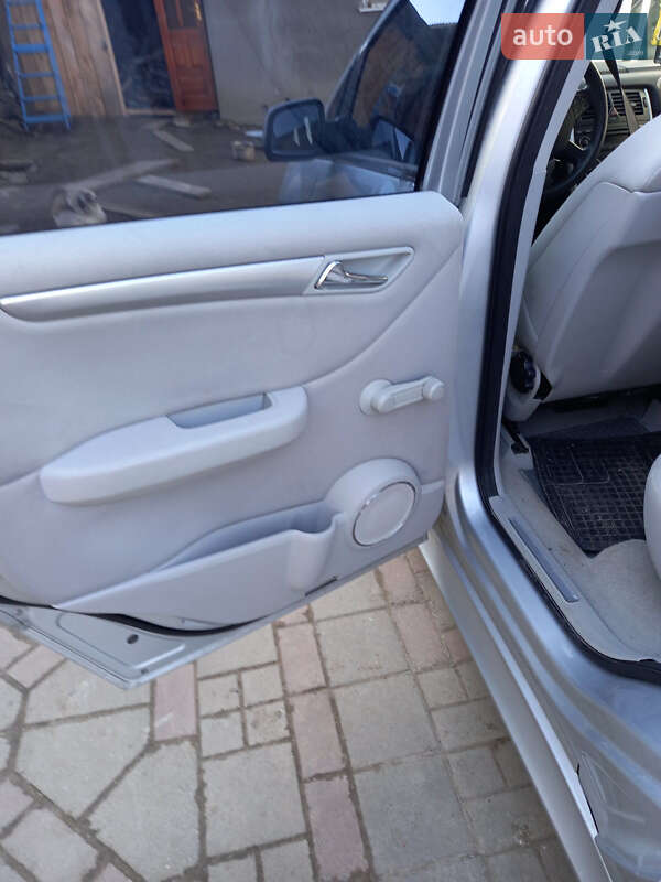 Хэтчбек Mercedes-Benz B-Class 2011 в Шумске