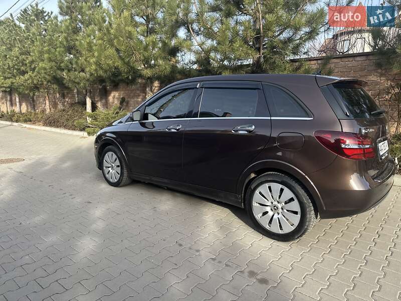 Хэтчбек Mercedes-Benz B-Class 2016 в Киеве