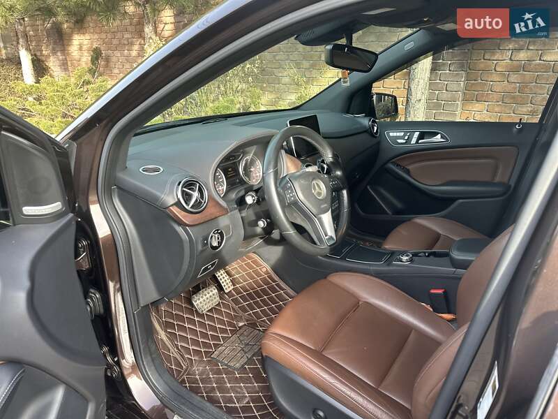Хэтчбек Mercedes-Benz B-Class 2016 в Киеве