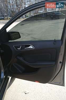 Хэтчбек Mercedes-Benz B-Class 2015 в 