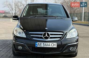 Хэтчбек Mercedes-Benz B-Class 2011 в 