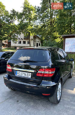Хэтчбек Mercedes-Benz B-Class 2010 в 