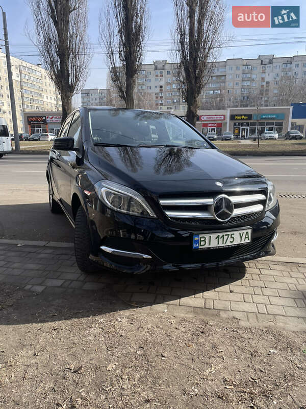 Хэтчбек Mercedes-Benz B-Class 2016 в 