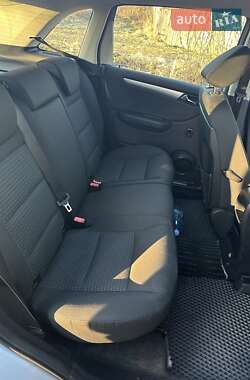Хетчбек Mercedes-Benz B-Class 2011 в 