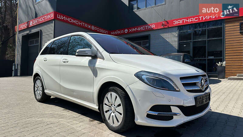 Хэтчбек Mercedes-Benz B-Class 2015 в 