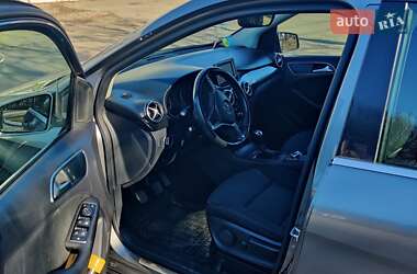 Хэтчбек Mercedes-Benz B-Class 2013 в 