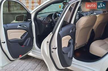 Хэтчбек Mercedes-Benz B-Class 2017 в 