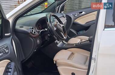 Хэтчбек Mercedes-Benz B-Class 2017 в 
