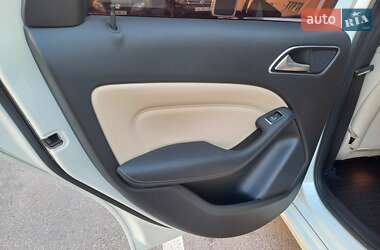 Хэтчбек Mercedes-Benz B-Class 2017 в 