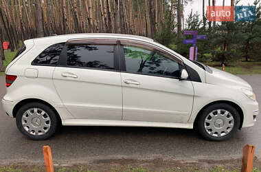 Хэтчбек Mercedes-Benz B-Class 2009 в 