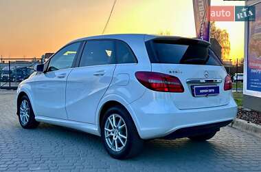 Хэтчбек Mercedes-Benz B-Class 2016 в 