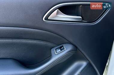 Хэтчбек Mercedes-Benz B-Class 2016 в 