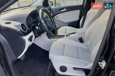 Хэтчбек Mercedes-Benz B-Class 2015 в 