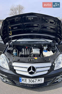 Хэтчбек Mercedes-Benz B-Class 2011 в 