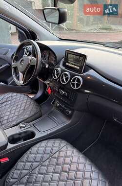 Хэтчбек Mercedes-Benz B-Class 2013 в 