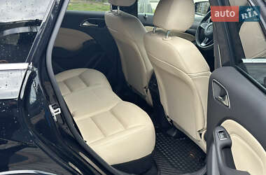 Хэтчбек Mercedes-Benz B-Class 2016 в 