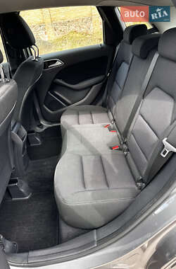 Хэтчбек Mercedes-Benz B-Class 2012 в 