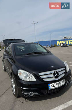 Хэтчбек Mercedes-Benz B-Class 2011 в 