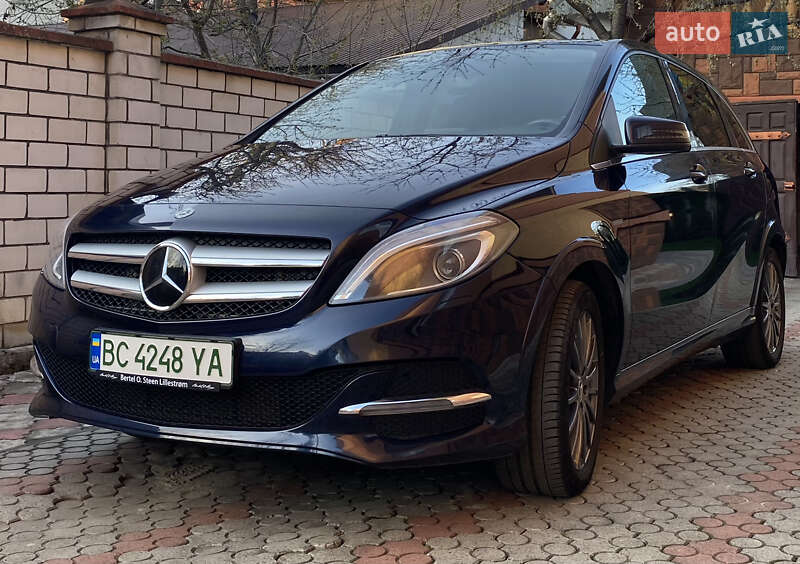 Хэтчбек Mercedes-Benz B-Class 2017 в 
