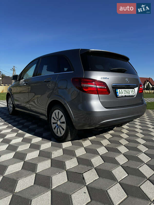 Хэтчбек Mercedes-Benz B-Class 2016 в Киеве