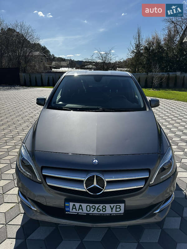 Хэтчбек Mercedes-Benz B-Class 2016 в Киеве