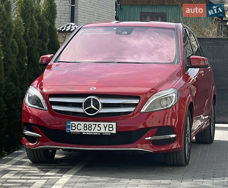 Хэтчбек Mercedes-Benz B-Class 2017 в 