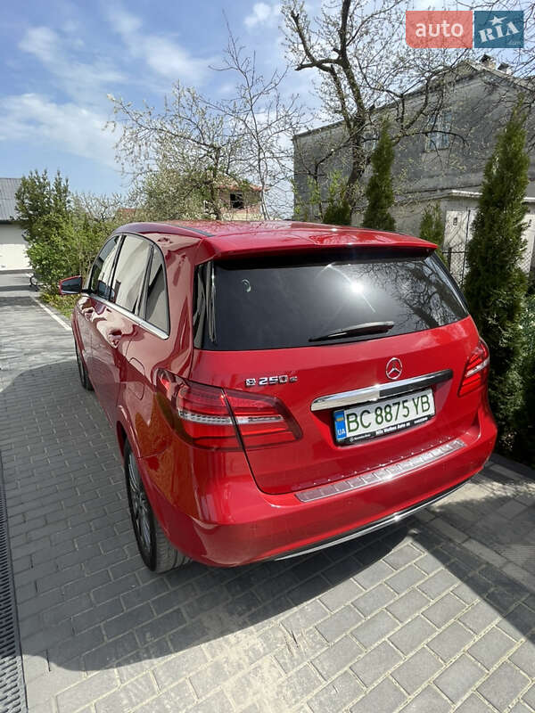 Хэтчбек Mercedes-Benz B-Class 2017 в Львове
