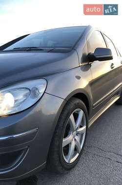 Хэтчбек Mercedes-Benz B-Class 2010 в 