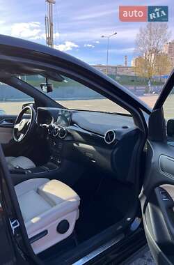 Хэтчбек Mercedes-Benz B-Class 2017 в 
