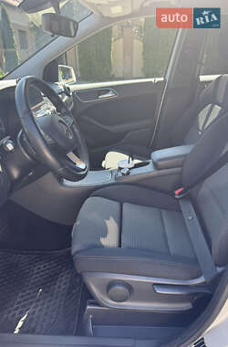 Хэтчбек Mercedes-Benz B-Class 2016 в 