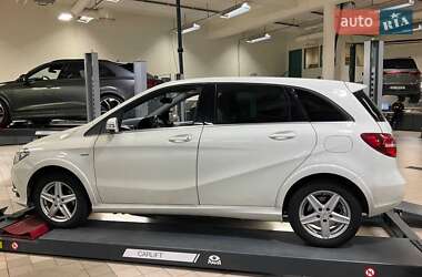 Хэтчбек Mercedes-Benz B-Class 2017 в 