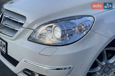 Хетчбек Mercedes-Benz B-Class 2010 в 