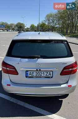 Хэтчбек Mercedes-Benz B-Class 2017 в 