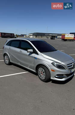 Хэтчбек Mercedes-Benz B-Class 2017 в 