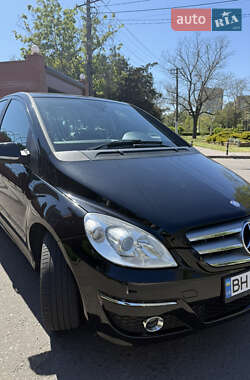 Хэтчбек Mercedes-Benz B-Class 2011 в 