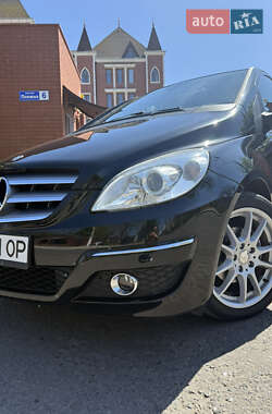 Хэтчбек Mercedes-Benz B-Class 2011 в 