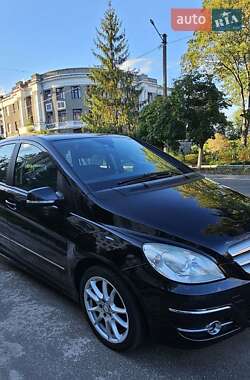 Хэтчбек Mercedes-Benz B-Class 2010 в 