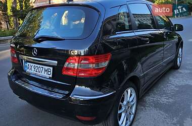 Хэтчбек Mercedes-Benz B-Class 2010 в 