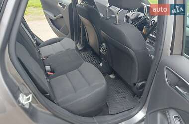 Хэтчбек Mercedes-Benz B-Class 2015 в 