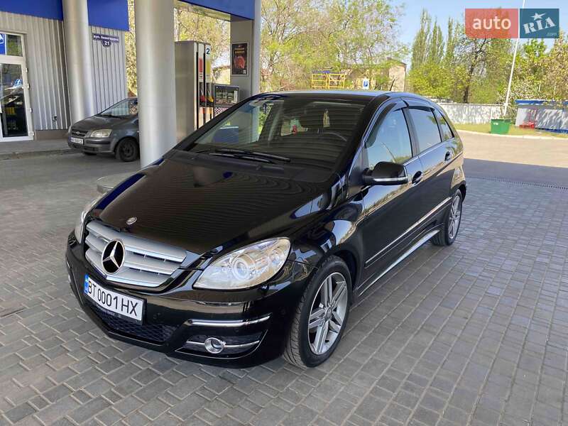 Хэтчбек Mercedes-Benz B-Class 2010 в 