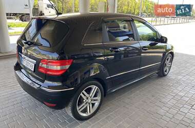 Хэтчбек Mercedes-Benz B-Class 2010 в 
