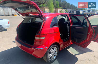 Хэтчбек Mercedes-Benz B-Class 2011 в 
