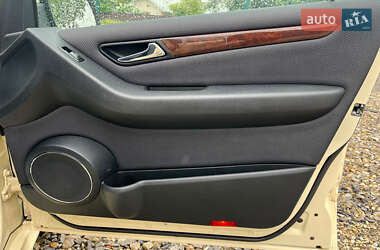 Хэтчбек Mercedes-Benz B-Class 2009 в 