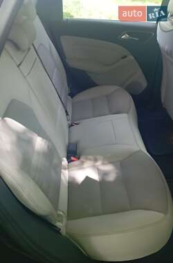 Хэтчбек Mercedes-Benz B-Class 2015 в 