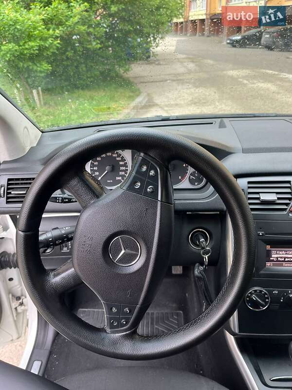Хетчбек Mercedes-Benz B-Class 2011 в Івано-Франківську