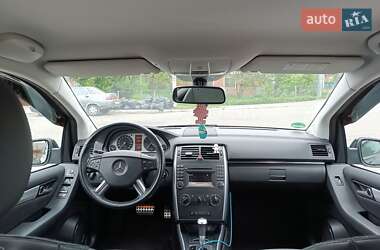 Хэтчбек Mercedes-Benz B-Class 2009 в 