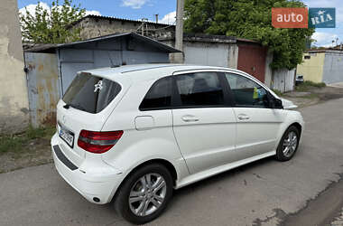 Хетчбек Mercedes-Benz B-Class 2011 в 