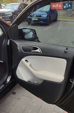 Хэтчбек Mercedes-Benz B-Class 2015 в 