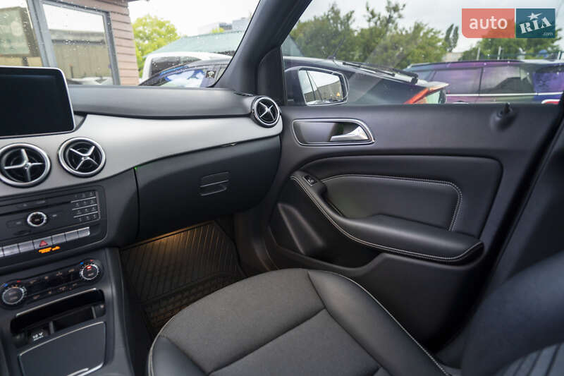 Хэтчбек Mercedes-Benz B-Class 2015 в Киеве